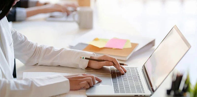 எஸ்பிஐ வங்கியில் அலுவலர் வேலை: பட்டதாரிகளுக்கு வாய்ப்பு!