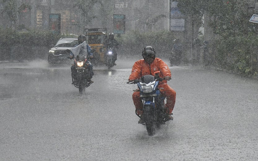 அடுத்த 2 மணி நேரத்துக்கு சென்னை, புறநகரில் கனமழை நீடிக்கும்!