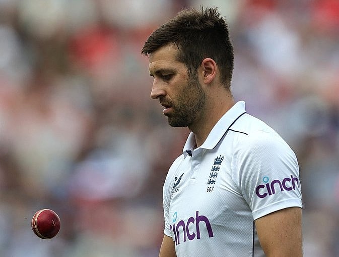 ஆஷஸ் தொடரிலிருந்து இங்கிலாந்து வேகப் பந்துவீச்சாளர் மார்க் வுட் விலகல்!