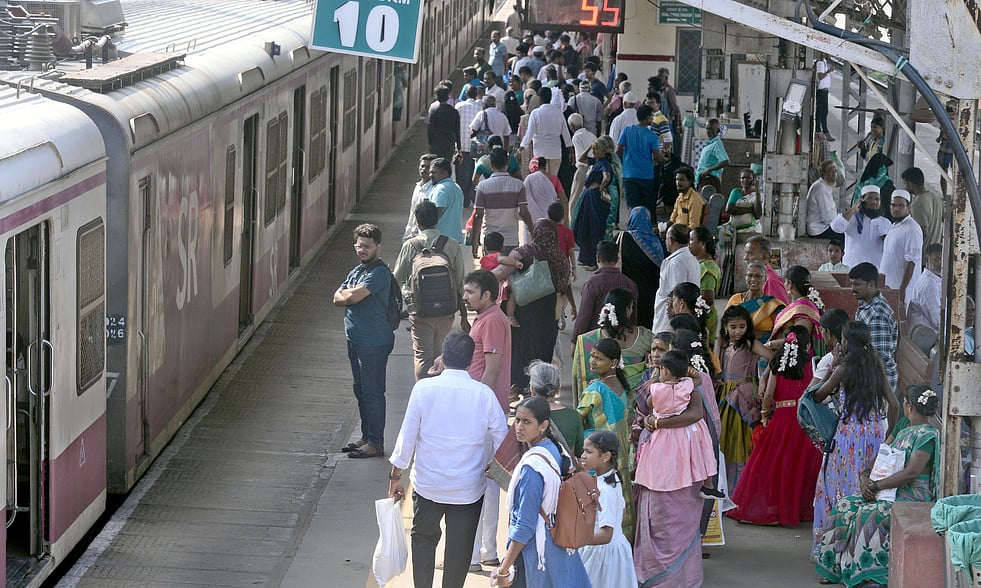 தாணே: போலி பாஸில் உள்ளூர் ரயிலில் பயணம் செய்த இளைஞர் கைது   