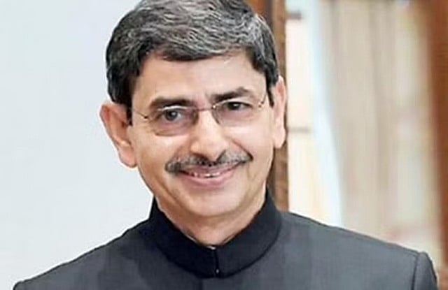 தில்லி சென்றாா் ஆளுநா் ஆா்.என்.ரவி