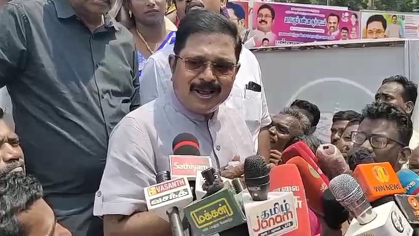 பாதிக்கப்பட்டுள்ள நெற்பயிா்களுக்கு இழப்பீடு வழங்க வேண்டும்: டி.டி.வி. தினகரன்