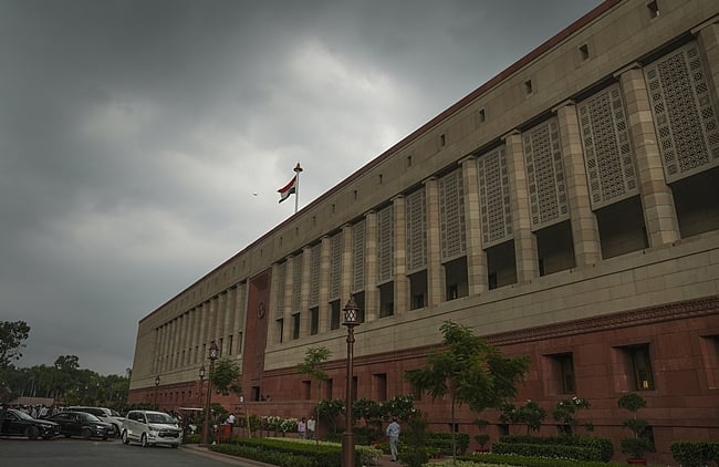 அரசமைப்புச் சாசனம் எனும் அரண்!