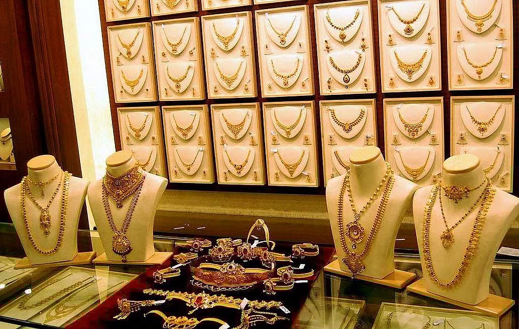 பவுன் ரூ.1 லட்சத்தை கடந்தது தங்கம் வரலாறு காணாத புதிய உச்சம்!