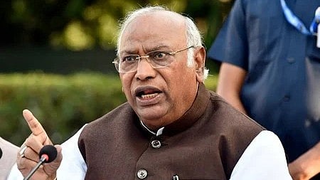 கா்நாடக முதல்வா் மாற்றம் குறித்த குழப்பத்துக்கு முற்றுப்புள்ளி வைப்போம்: மல்லிகாா்ஜுன காா்கே