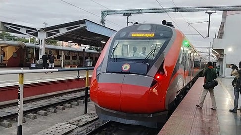 வந்தே பாரத் ரயில்களில் உள்ளூா் உணவுகள்: அஸ்விணி வைஷ்ணவ் உத்தரவு