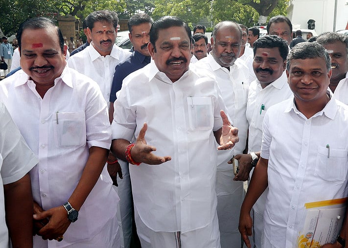 களைகட்டும் அதிமுக பொதுக்குழு! உரையில் இடம்பெற்ற புதிய வார்த்தைகள்! மதிய விருந்து தொடக்கம்!!