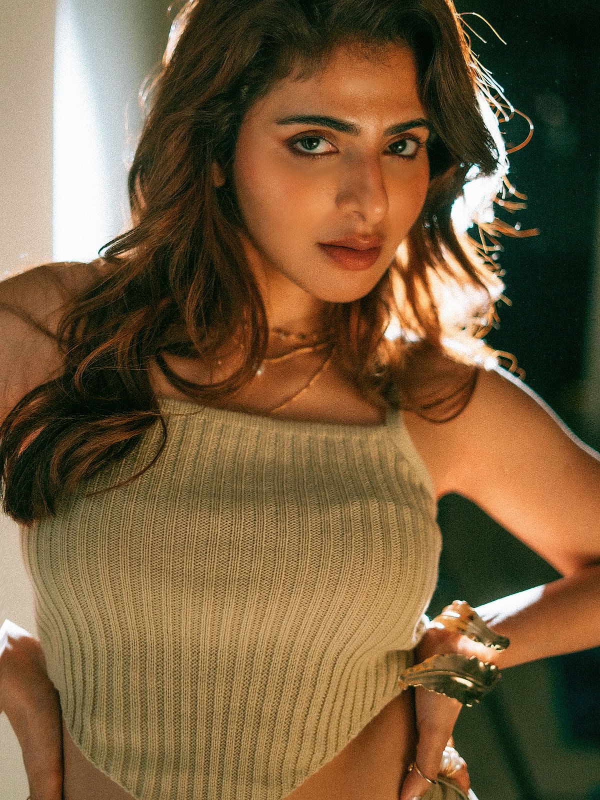 ஊஞ்சாலாடும் முகிலே... ஐஸ்வர்யா மேனன்!