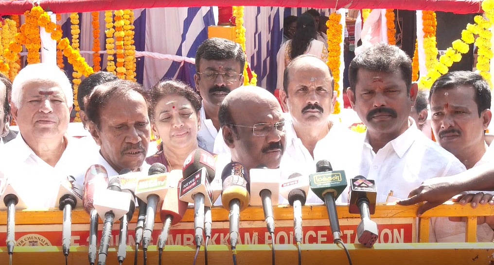 தமிழ்நாட்டில் இளைஞர்களின் எதிர்காலமே கேள்விக்குறியாகி உள்ளது: ஜெயகுமார் பேட்டி 