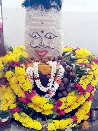 திருமுக்கூடல் ஆதிபுரீசுவரா் கோயில் அன்னாபிஷேகம்