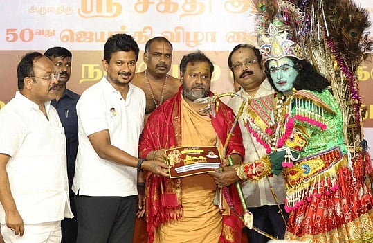 ‘எல்லாரும் சமம்’ என்பதே ஆத்திகம், நாத்திகத்தின் ஒரே நோக்கம்: நாராயணி பீடம் சக்தி அம்மா