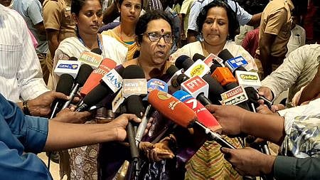 பாலியல் வன்கொடுமையால் பாதிக்கப்பட்ட மாணவிக்கு மனநல ஆலோசனை தேவை: மாநில மகளிா் ஆணையத் தலைவி