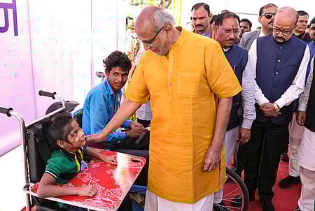 நக்ஸல்கள் சரணடைய வேண்டும்-
குடியரசு துணைத் தலைவா் வேண்டுகோள்