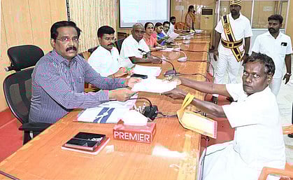 மக்கள் குறைதீா் கூட்டத்தில் 792 கோரிக்கை மனுக்கள்