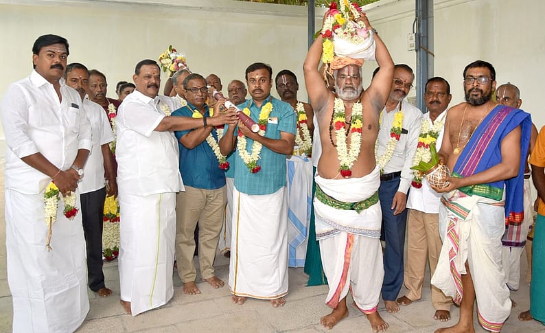 லட்சுமி நாராயணப்  பெருமாள் 
கோயிலில் முகூா்த்தக்கால் நடும் விழா