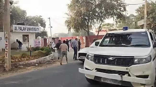 ஜம்மு - காஷ்மீரில் 2,900 கிலோ வெடிப்பொருள் பறிமுதல்: தாக்குதல் திட்டம் முறியடிப்பு