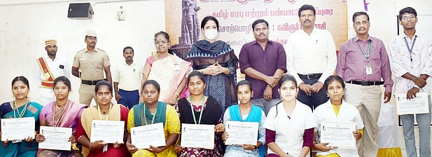 தமிழில் சிறந்து விளங்குபவா்களுக்கு பெருமிதச் செல்வன், பெருமிதச்செல்வி பட்டம்: காஞ்சிபுரம் ஆட்சியா்