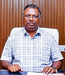 ராமநாதபுரம் மாவட்ட வருவாய் அலுவலா் பொறுப்பேற்பு