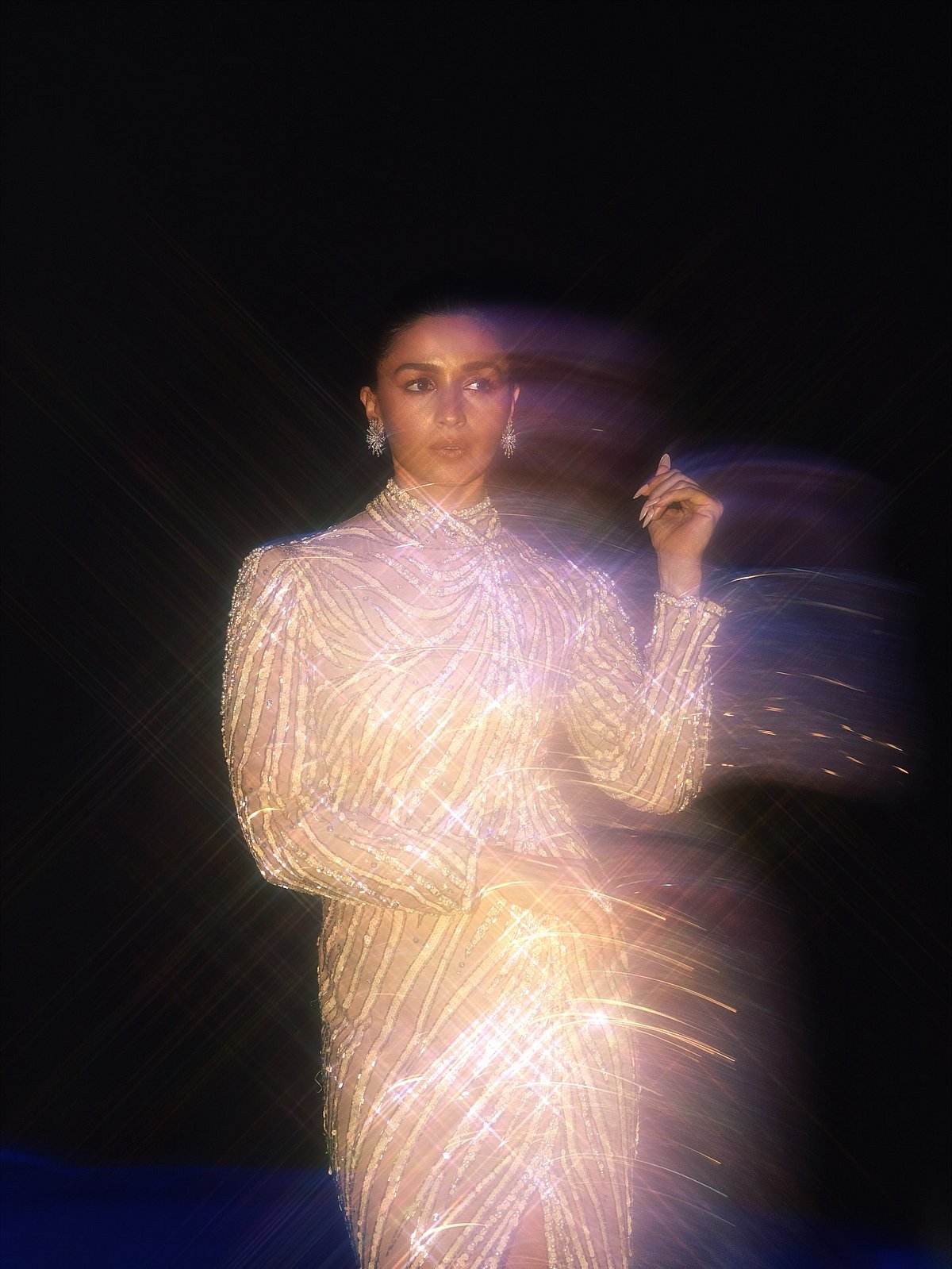 இருள் நீக்கும் ஒளி நீ... ஆலியா பட்!