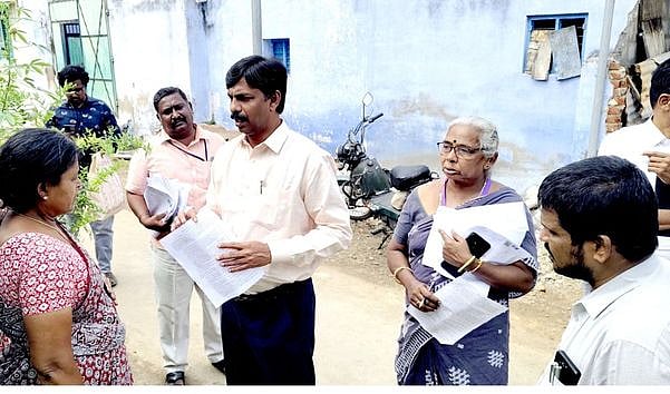 வாக்காளா் கணக்கீட்டுப் படிவம் வழங்கும் பணியை இன்று முடிக்க திட்டம்