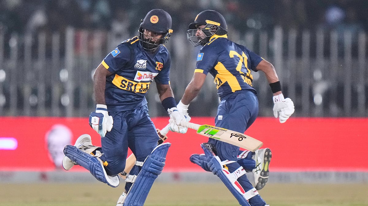 2-வது ஒருநாள்: பாகிஸ்தானுக்கு 289 ரன்கள் இலக்கு நிர்ணயித்த இலங்கை!