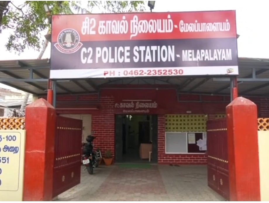 பெட்ரோல் இல்லாததால் திருடிய இடத்திலேயே பைக்கை விடச் சென்ற ‘புத்திசாலி’ திருடர்கள்! கடைசியில்