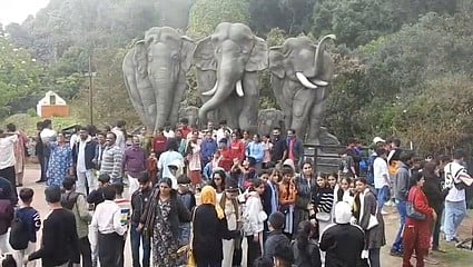 சுற்றுலாப் பயணிகள் வருகை அதிகரிப்பு: கொடைக்கானலில் போக்குவரத்து நெரிசல்