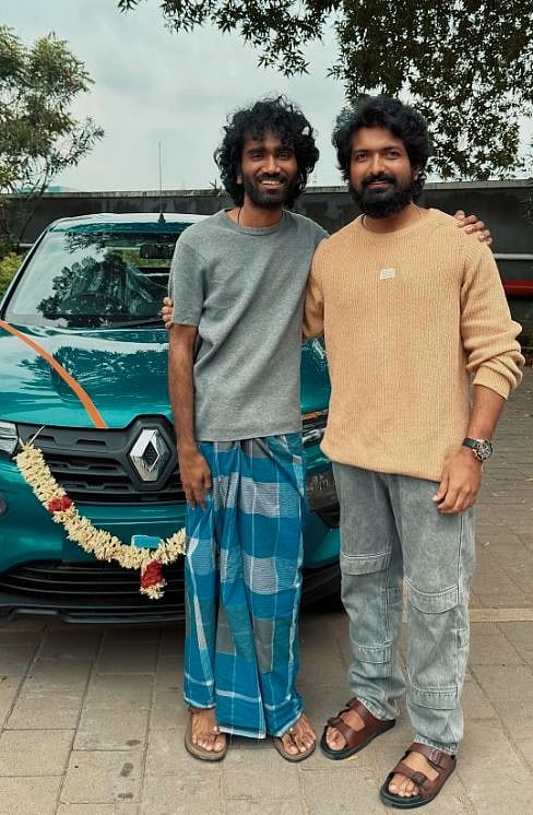 இணை இயக்குநருக்கு கார் பரிசளித்த பிரதீப் ரங்கநாதன்! 