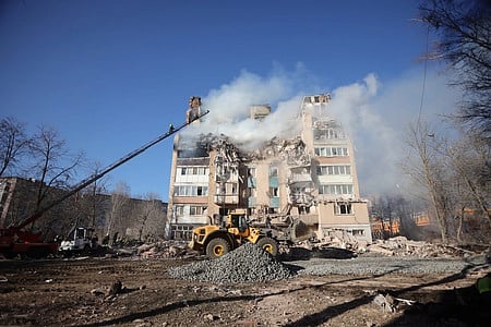 உக்ரைனில் ரஷியா தீவிர தாக்குதல்: 25 போ் உயிரிழப்பு