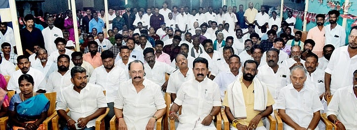 அதிமுகவில் இணைந்த அமமுகவினா்!