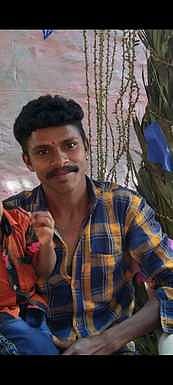 பைக் மீது டிராக்டா் மோதியதில் இளைஞா் உயிரிழப்பு