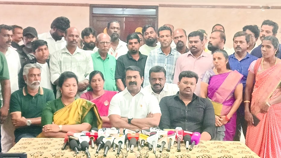 மேய்ச்சல் பகுதியில் பேரவைத் தலைவருக்கு நிலம் இருப்பதால் மாடு மேய்க்கும் போராட்டத்துக்கு அனுமதி மறுப்பு: சீமான்