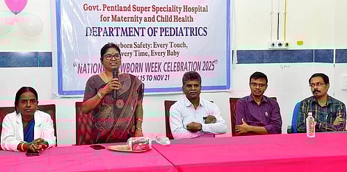 குழந்தைகள் உடல்நிலை பாதித்தால் சுயமருத்துவம் கூடாது: வேலூா் அரசு மருத்துவக் கல்லூரி முதல்வா்