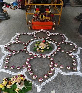 சென்னாம்பேட்டை பாண்டுரங்கா் கோயிலில் 108 சங்கு பூஜை