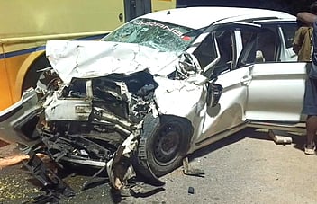 அரசுப் பேருந்து, காா் மோதல்: 6 போ் பலத்த காயம்