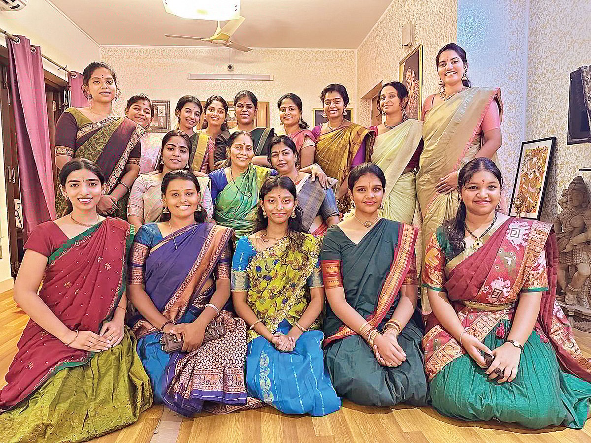 ஏழையின் நடனத்தில் இறைவனைக் காணலாம்! 