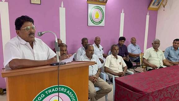 தொடா் விலை உயா்வால் முட்டைகள் பதுக்கலா? -
முட்டை வியாபாரிகள் சங்கம் விளக்கம்