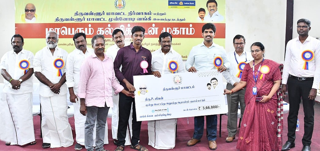 115 மாணவா்களுக்கு ரூ.4.31 கோடி கல்விக் கடன்: அமைச்சா் நாசா் வழங்கினாா்