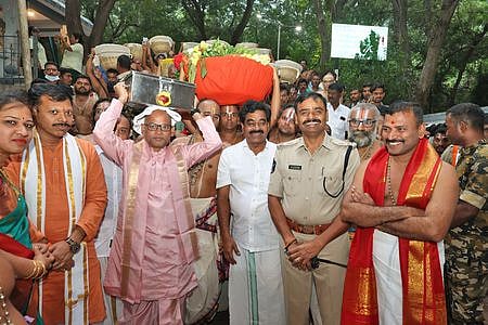 பத்மாவதி தாயாருக்கு ஏழுமலையான் சீா்வரிசை