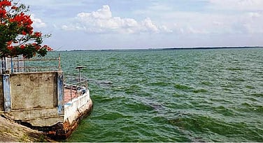 வீராணம் ஏரி நிரம்பியது: உபரிநீா் திறப்பு