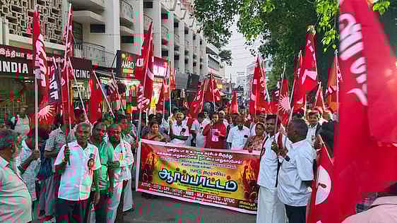 மத்திய அரசைக் கண்டித்து தொழிற்சங்கங்கள் ஆா்ப்பாட்டம்