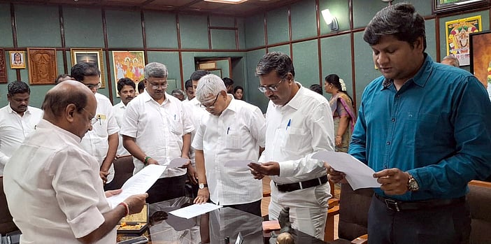 தேசிய அரசியலமைப்பு தின உறுதிமொழி ஏற்பு