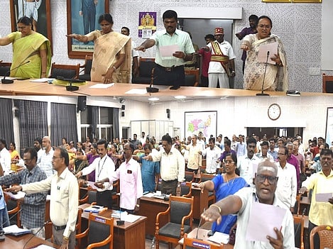 இந்திய அரசமைப்புச் சட்ட நாள்: அரசு அலுவலகங்களில் உறுதிமொழி ஏற்பு