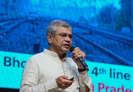 செமிகண்டக்டா் ஆய்வகத்தில் ரூ.4,500 கோடி முதலீடு செய்ய மத்திய அரசு  திட்டம்: அஸ்வினி வைஷ்ணவ்