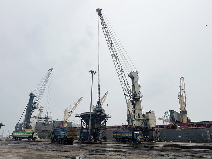 முதல் கிளிங்கா் சரக்கு கப்பல் தூத்துக்குடி வருகை