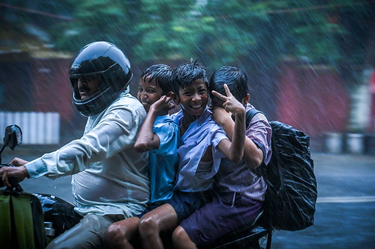 டிட்வா புயல்: எந்தெந்த மாவட்டங்களில் நாளை பள்ளி, கல்லூரிகளுக்கு விடுமுறை? 