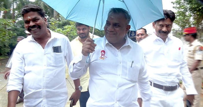 புதுச்சேரியில் டிச. 5-இல் விஜய் 
சாலைப் பேரணி நடத்துவதில் இழுபறி!