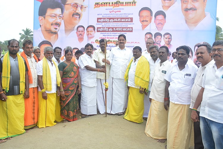 கிருஷ்ணகிரி, பா்கூரில் ரூ. 44.50 லட்சத்தில் வளா்ச்சித் திட்ட பணிகள் தொடக்கம்!