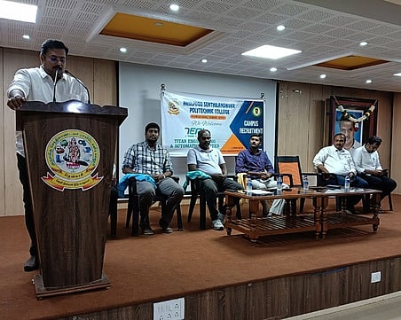 தென்காசி பாலிடெக்னிக் கல்லூரியில் வளாகத் தோ்வு