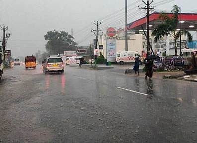 அரியலூா் மாவட்டத்தில் 
2 வது நாளாக மழை! இயல்பு வாழ்க்கை பாதிப்பு!